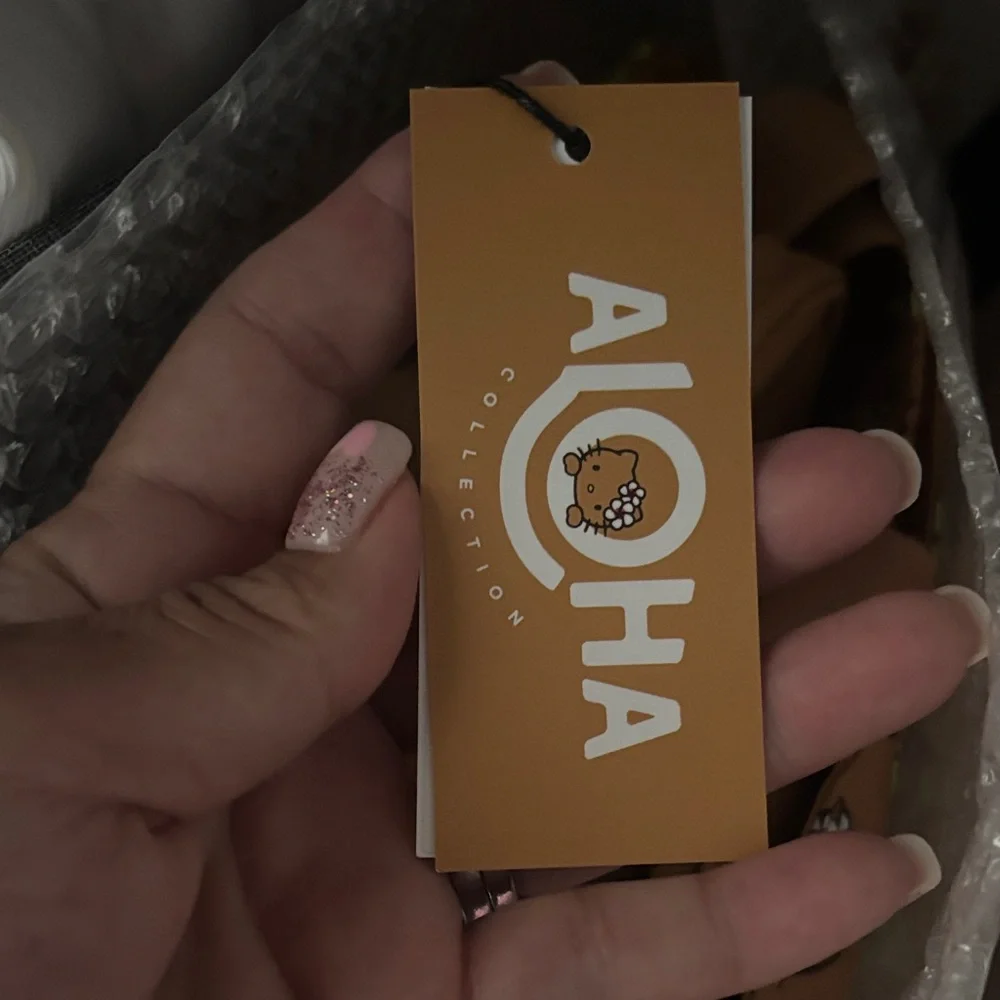 ALOHA Collection Mini Day Tripper Tote with Floral and Hello Kitty Design - Picture 4 of 4